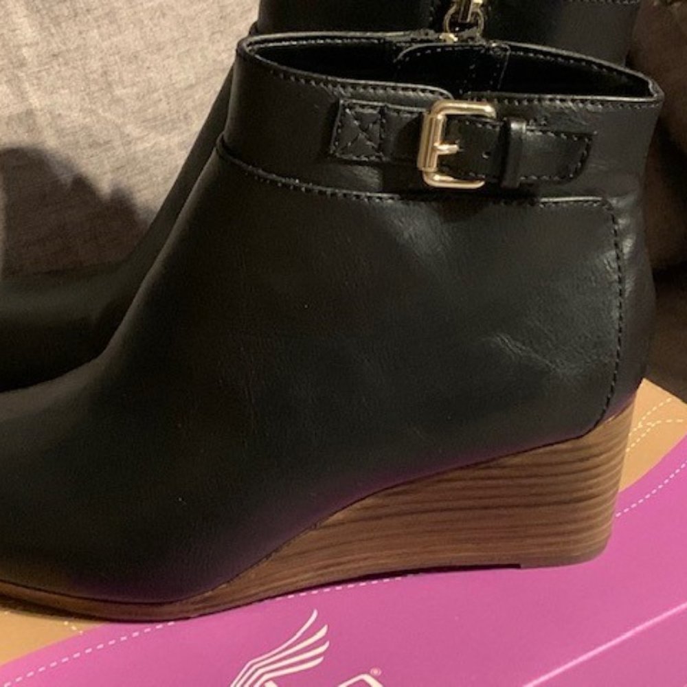 Dr Scholl's Black Boot